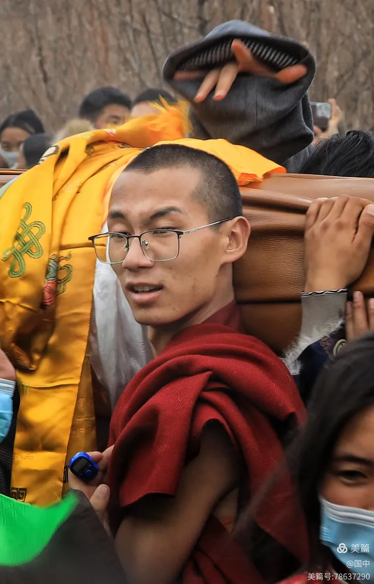 隆务寺晒佛,共赴一场盛大的心灵之约